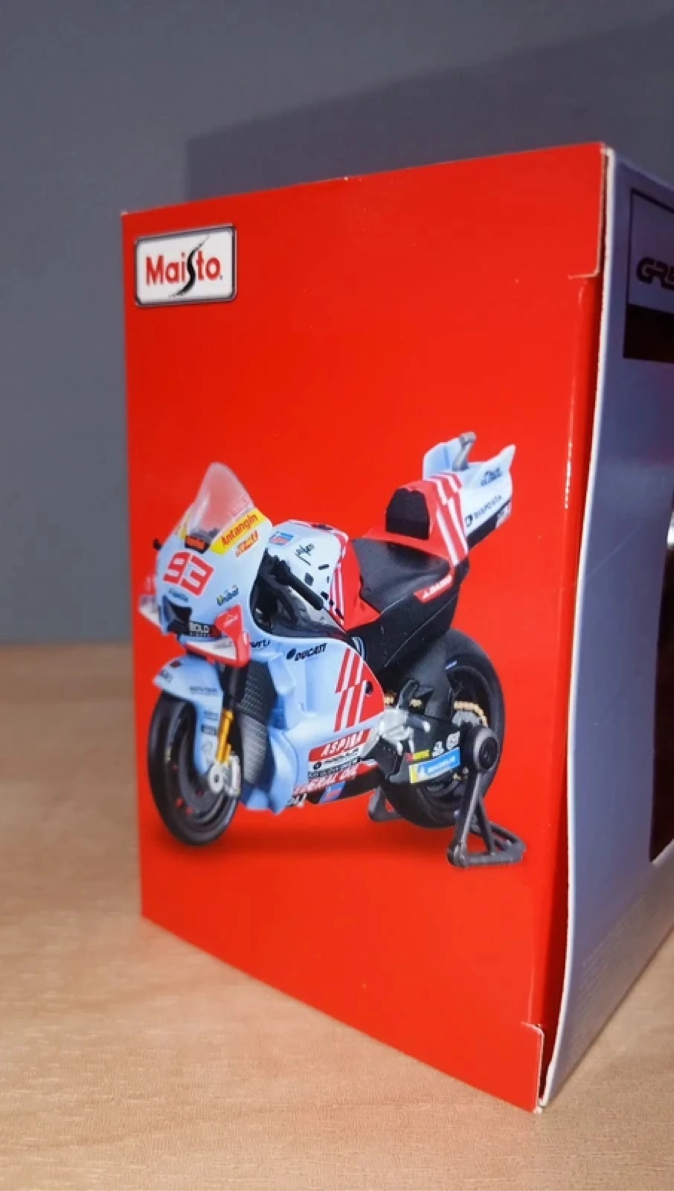 Marc Márquez motorcycle replica – photo 3